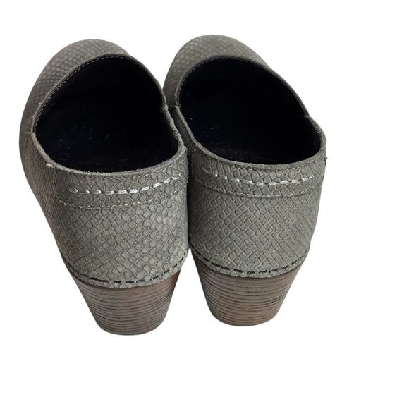 Dansko Womens Clogs 7 EU 37 Gray Snake Embossed Suede Comfort Shoes - Picture 2 of 6